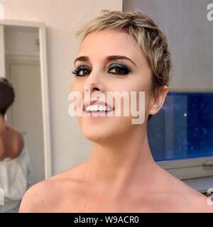 Nadia Toffa hat ein Foto auf Instagram mit folgenden Bemerkungen: Hi spezielle Freunde! Ich bin immer bereit für heute Abend der Zeichensetzung, aber zuerst habe ich eine Frage für Sie. Was benötigen Sie vollkommen glücklich zu sein? Die Antwort kann offensichtlich etwas sentimental oder Material. Das, was Sie wollen. Vielen Dank giv † ab jetzt, wenn Sie dieses Geheimnis mit mir teilen möchten. Bis Bald. Ihre Antworten lesen, wenn die hyäne Episode endet. Ich warte auf Dich, mit all meiner Energie. Schönen Sonntag ihr Nadia Instagram 09/12/2018 Dies ist eine private Foto auf sozialen Netzwerken veröffentlicht und von dieser Agentur. Diese Stockfoto