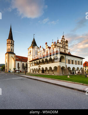 Historisches Rathaus und der Basilika von St. Jakob in Levoča, Slowakei. Stockfoto