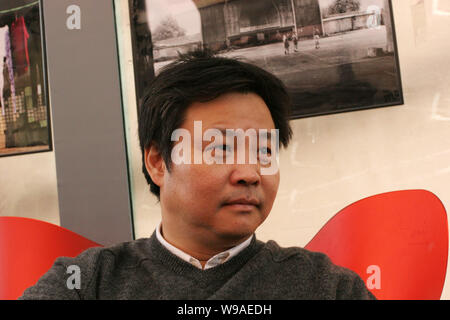 Chinesischen Autor und Schriftsteller Yu Hua während eines Seminars in Wuhan City, Central China Provinz Hubei, 31. Oktober 2009. Stockfoto