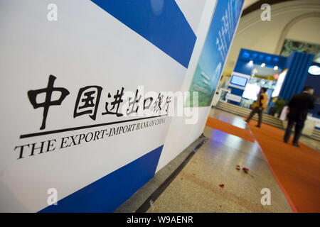 ---- Blick auf das Logo der Export-Import-Bank von China während einer Messe in Shanghai, China, 3. April 2008. Die Export-Import Bank of China plant, Stockfoto