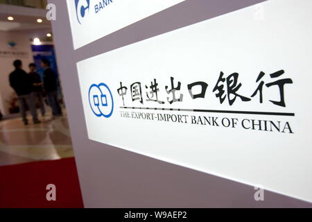 ---- Blick auf das Logo der Export-Import-Bank von China während einer Messe in Shanghai, China, 3. April 2008. Die Export-Import Bank of China plant, Stockfoto