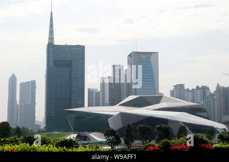 Blick auf das Opernhaus in Guangzhou Guangzhou City, South China Guangdong Provinz, 23. Mai 2010. Durch Irakische konzipiert - geborene britische Architektin Zaha hatte Stockfoto