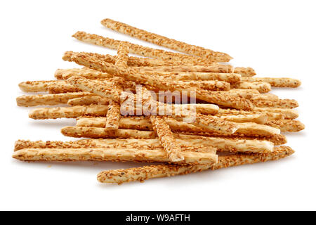 Sesam stick Cracker oder Grissini auf weißem Hintergrund Stockfoto