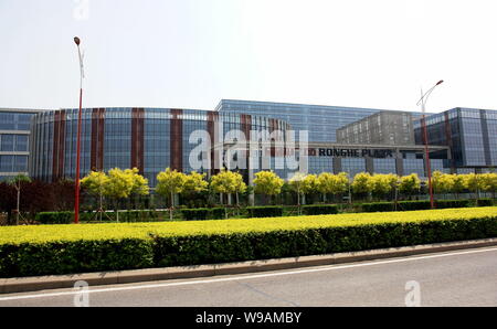 Blick auf die Gebäude in Tianjin, China, 15. Mai 2010. Drei Dutzend Kraniche Turm über der Tianjin West Railway Station, Teil eines 501 Milliarden Yuan (74 $ - Stockfoto