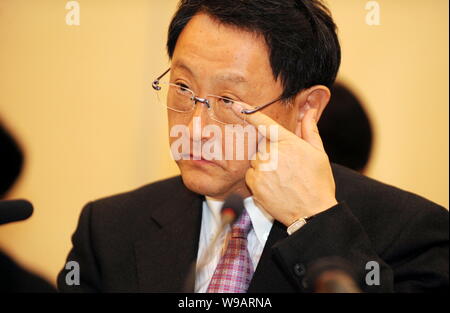 Akio Toyoda, Präsident von Toyota, ist auf einer Pressekonferenz in Beijing, China, Montag, 1. März 2010 gesehen. Toyota Motor Corp. Präsident Akio Toyoda, so Stockfoto