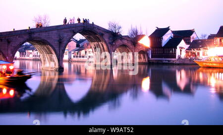 ---- Blick auf die zhujiajiao antike Stadt in Shanghai, China, 18. September 2003. Stockfoto