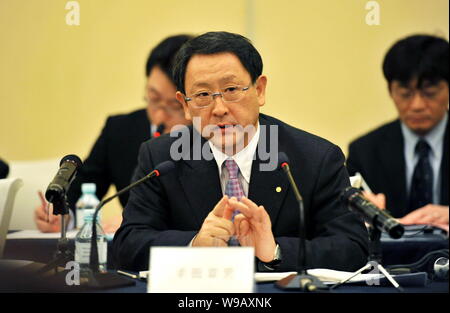 Akio Toyoda, Präsident von Toyota, spricht auf einer Pressekonferenz in Beijing, China, Montag, 1. März 2010. Toyota Motor Corp. Präsident Akio Toyoda Sou Stockfoto
