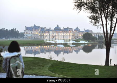 Anzeigen von Beijing Chateau Laffitte in Peking, China, 29. September 2010. Microsoft Corp Mitbegründer Bill Gates und Milliardär Warren Buffett Stockfoto