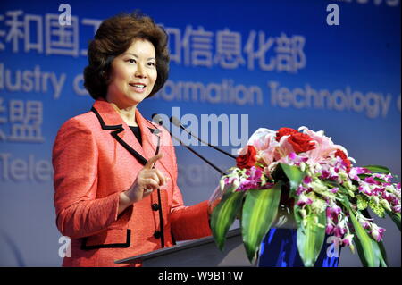 Der frühere US-Außenminister Arbeit Elaine L. Chao spricht während der Informations- und Kommunikationstechnologie (IKT) und Städtische Entwicklung Forum in Ningbo c Stockfoto