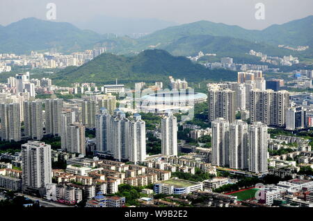 Anzeigen von Clustern von Wolkenkratzern, Hochhaus Büro- und Wohngebäuden Mehrfamilienhäusern in Shenzhen City, South China Guangdong Provinz, 11. August 201 Stockfoto