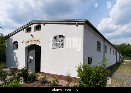 Zossen, Deutschland. 06 Aug, 2019. Ansicht der Garnison Museum in einem ehemaligen Pferdestall aus der Kaiserzeit. Der Schwerpunkt liegt auf der Geschichte der Garnison Zossen-Wünsdorf von 1913 bis 1945. Credit: Monika Skolimowska/dpa-Zentralbild/dpa/Alamy leben Nachrichten Stockfoto