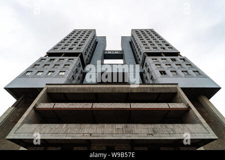 Hohe verlassene Gebäude, Wetter, kopieren. Unvollendeten Rohbau. Haus der Sowjets in Kaliningrad, Russland. Stockfoto