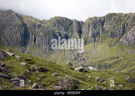 Der sogenannte "Teufels Küche befindet sich an der Spitze des Cwm Idwal (a Cirque oder Corrie) in der Glyderau Reichweite des Snowdonia National Park. Stockfoto