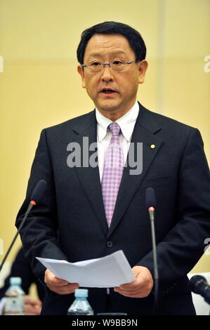 Akio Toyoda, Präsident von Toyota, spricht auf einer Pressekonferenz in Beijing, China, Montag, 1. März 2010. Toyota Motor Corp. Präsident Akio Toyoda Sou Stockfoto