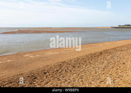 River Deben Mündung mit Nordsee zwischen Bawdsey und Felixstowe Ferry, Suffolk, England, Großbritannien Stockfoto