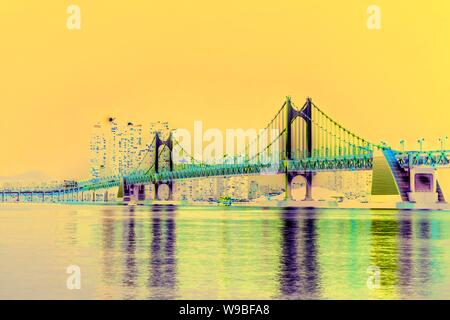 Gwangan Bridge bei Nacht in Busan, Südkorea Stockfoto
