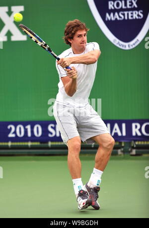 Russische Tennisprofi Igor Andreev spielt einen Schuß während einer Trainingseinheit für Shanghai Rolex Masters 2010 in Shanghai Qi Zhong Tennis Cen Stockfoto