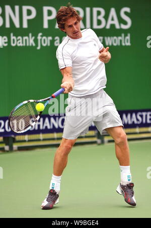 Russische Tennisprofi Igor Andreev spielt einen Schuß während einer Trainingseinheit für Shanghai Rolex Masters 2010 in Shanghai Qi Zhong Tennis Cen Stockfoto