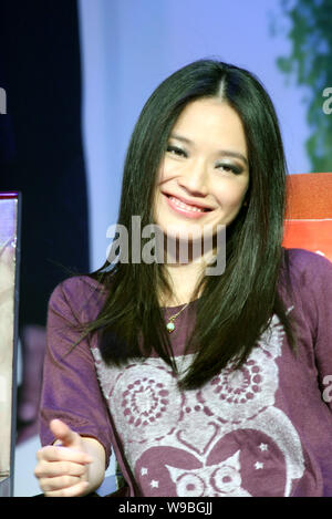 Taiwanesische Schauspielerin Shu Qi ist bei einer Pressekonferenz zur Premiere der Film gesehen, wenn Sie die One II, in Peking, China, 16. Dezember 2010. Wenn Stockfoto