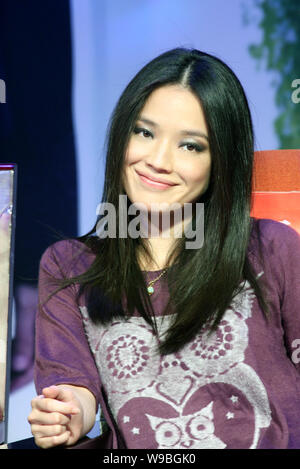 Taiwanesische Schauspielerin Shu Qi ist bei einer Pressekonferenz zur Premiere der Film gesehen, wenn Sie die One II, in Peking, China, 16. Dezember 2010. Wenn Stockfoto