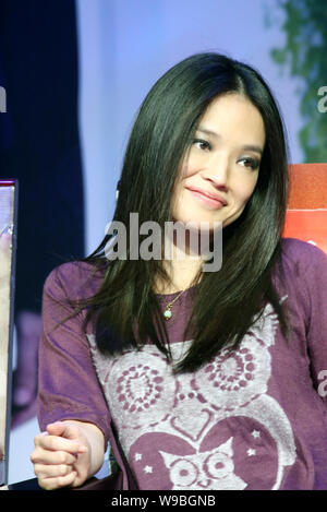 Taiwanesische Schauspielerin Shu Qi ist bei einer Pressekonferenz zur Premiere der Film gesehen, wenn Sie die One II, in Peking, China, 16. Dezember 2010. Wenn Stockfoto