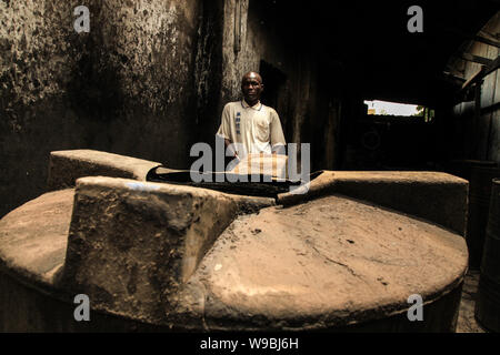 Nigeria Palmöl traditionelle Fabrik Stockfoto