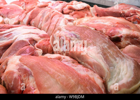 Fleisch auf dem Zähler Stockfoto