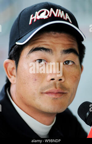 Chinesischer Golfspieler Liang Wenchong ist während einer Pressekonferenz vor dem Pro-Am Veranstaltung der HSBC Golf Champions 2010 in Shanghai, China, 3. November gesehen Stockfoto