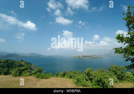 Bhandardara Stausee in der Nähe von Igatpuri, in den Western Ghats von Indien. In der Tehsil Akole Ahmednagar district Maharashtra, Indien. Stockfoto