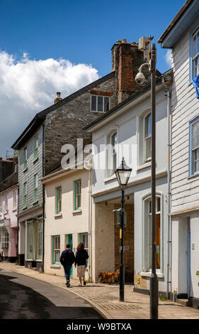 Großbritannien, England, Devon, Buckfastleigh, Fore Street, traditionelle Schiefer konfrontiert, aus Stein erbaute Eigenschaften Stockfoto