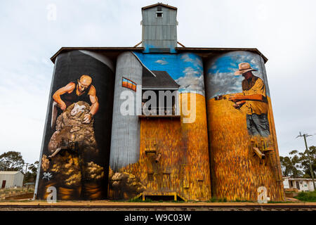 Die Weethalle Silo Kunst Projekt in der Fad Shire Rat in NSW Australien am 29. Juli 2019 getroffen Stockfoto