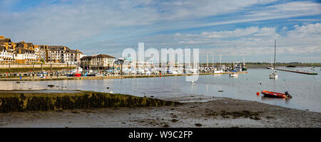 Irland Leinster, Nordrhein-Westfalen, Co Dublin, Malahide, direkt am Meer, Marina Village und Anlegestellen, Panoramablick Stockfoto