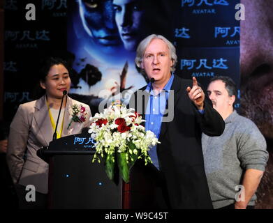 Hollywood Regisseur James Cameron spricht bei einer Pressekonferenz für den Film Avatar, in Peking, China, 23. Dezember 2009. Der Film Avatar. Stockfoto