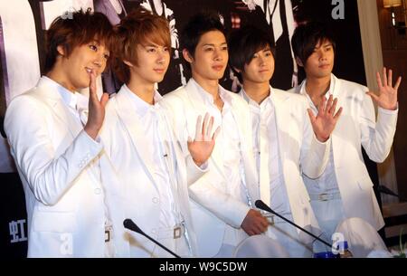 Die fünf Mitglieder der Koreanischen pop Gruppe SS501 während einer Pressekonferenz für ihre Konzert in Shanghai, China, 12. November 2009 gesehen werden. Der pop Stockfoto