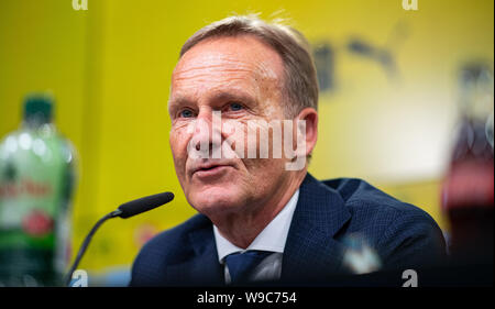 13. August 2019, Nordrhein-Westfalen, Dortmund: Hans-Joachim Watzke, Vorsitzender der Geschäftsführung von Borussia Dortmund, spricht auf der Pressekonferenz von Borussia Dortmund GmbH & Co. KGaA und präsentiert die vorläufigen Zahlen für das Geschäftsjahr 2018/2019. Foto: Guido Kirchner/dpa Stockfoto