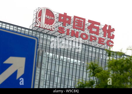 ---- Blick auf die Zentrale der China Petrochemical Corporation (China Petroleum und Chemical Corporation), Sinopec, in Peking, China, 2 bekannt Stockfoto