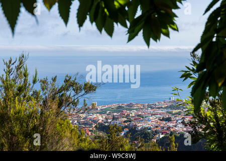 Blick über das Orotava Tal hinunter nach Puerto de La Cruz in Teneriffa, Kanarische Inseln, Spanien Stockfoto