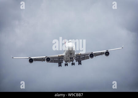 SYDNEY, AUSTRALIEN - NOVEMBER 17,2018: Qantas Boeing 747 macht seine endgültige Annäherung in den Flughafen der Stadt auf einem internationalen Flug. Stockfoto