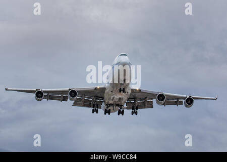 SYDNEY, AUSTRALIEN - NOVEMBER 17,2018: Qantas Boeing 747 macht seine endgültige Annäherung in den Flughafen der Stadt auf einem internationalen Flug. Stockfoto