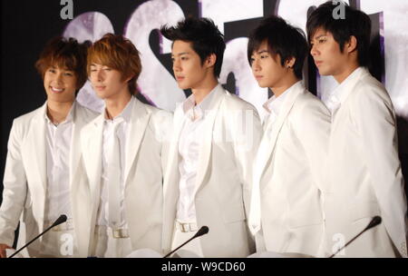 Die fünf Mitglieder der Koreanischen pop Gruppe SS501 während einer Pressekonferenz für ihre Konzert in Shanghai, China, 12. November 2009 gesehen werden. Der pop Stockfoto