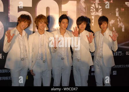 Die fünf Mitglieder der Koreanischen pop Gruppe SS501 während einer Pressekonferenz für ihre Konzert in Shanghai, China, 12. November 2009 gesehen werden. Der pop Stockfoto