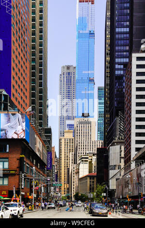 Blick auf den Broadway und Central Park Tower, Manhattan, New York City, USA. Stockfoto