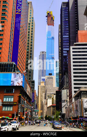 Blick auf den Broadway und Central Park Tower, Manhattan, New York City, USA. Stockfoto