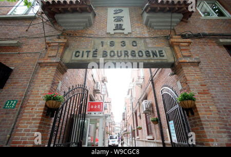 ---- Blick auf shikumen Häusern in der Cite Bourgogne Gemeinschaft im Stadtbezirk Luwan in Shanghai, China, 2. Juli 2008. Shanghai gilt, Shik zu haben Stockfoto