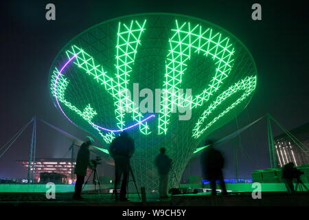 Nachtansicht des Sun Valley in der Expo die Achse auf der Expo in Shanghai, China, 30. Dezember 2009. Stockfoto