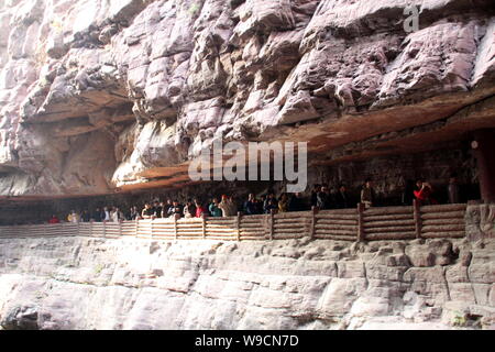 Touristen die Yuntai Mountain geologischen Park in Jiaozuo City besuchen, Zentrale China Provinz Henan, 8. November 2008. Stockfoto