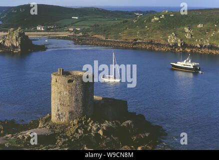 Anzeigen von Cromwell's Schloss auf der Insel Tresco und Bryher, die Scilly-inseln, Cornwall, England, Großbritannien Stockfoto