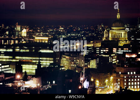 Skyline von London, England, Großbritannien. 1985 Stockfoto