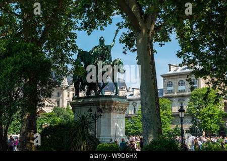 Reiterstatue Karls des Großen et ses Leudes (Karl der Große und seine Wachen) in Place Jean-Paul II, Ile de la Cité, Paris, Frankreich Stockfoto