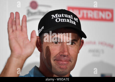 Prag, Tschechische Republik. 13 Aug, 2019. Padraig Harrington von Irland stellt für Fotografen während der Pressekonferenz vor D D ECHTE TSCHECHISCHE MASTERS 2019-Turnier der Europäischen Tour in Prag, Tschechische Republik, 13. August 2019. Quelle: Michal Kamaryt/CTK Photo/Alamy leben Nachrichten Stockfoto